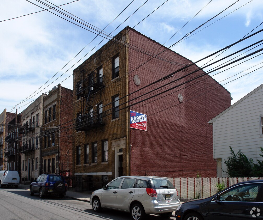 Building Photo - 291 Oliver St