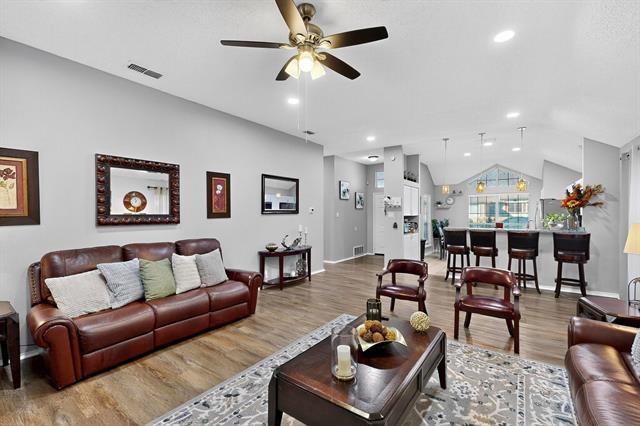 Building Photo - 821 Parkwest Blvd