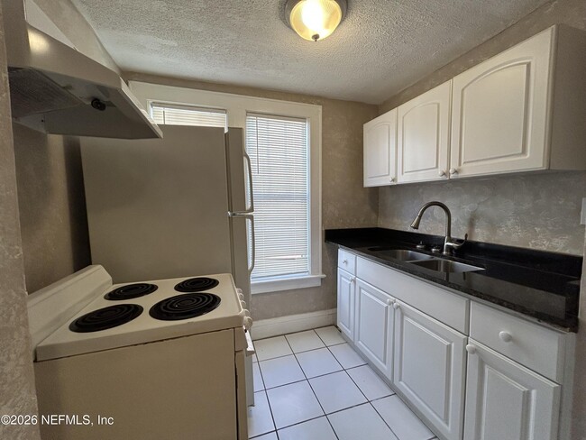 Building Photo - 2619 College St