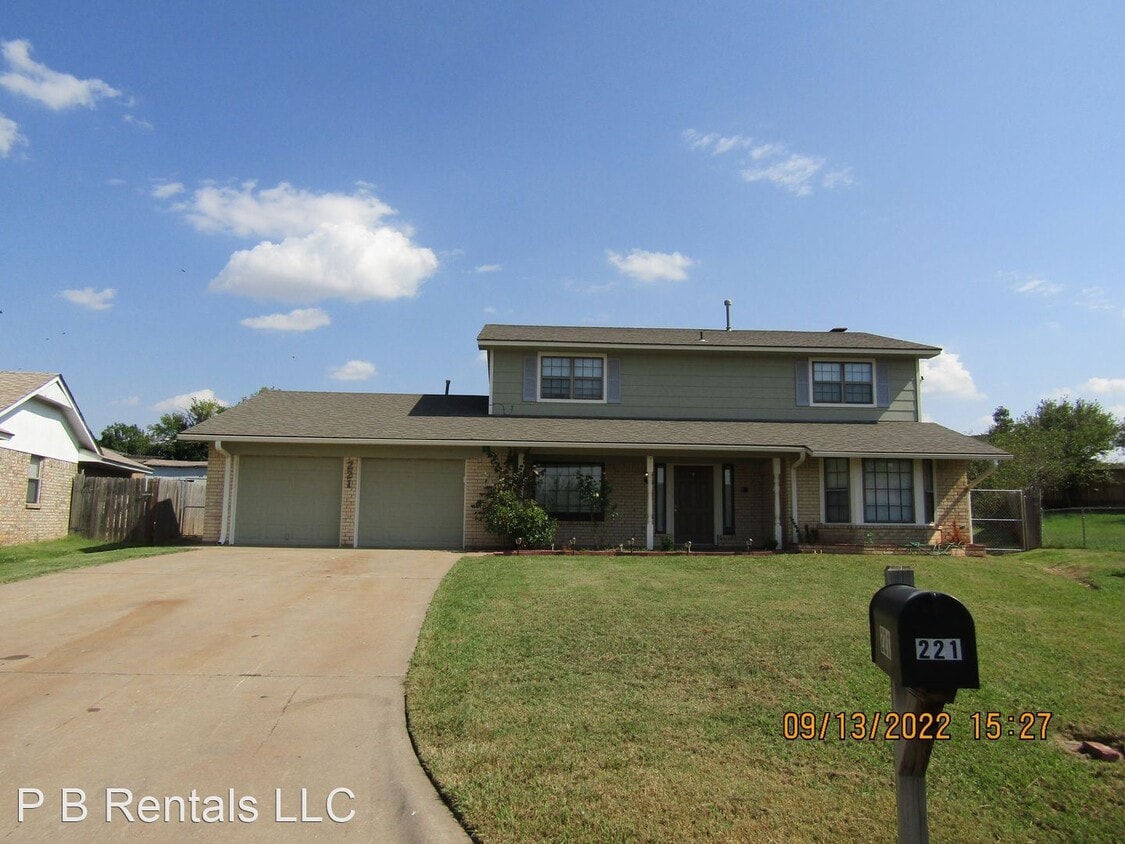 5 br, 2.5 bath House 221 SW Crystal Hill... House for Rent in