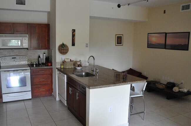 Foto del edificio - 7330 NW 114th Ave
