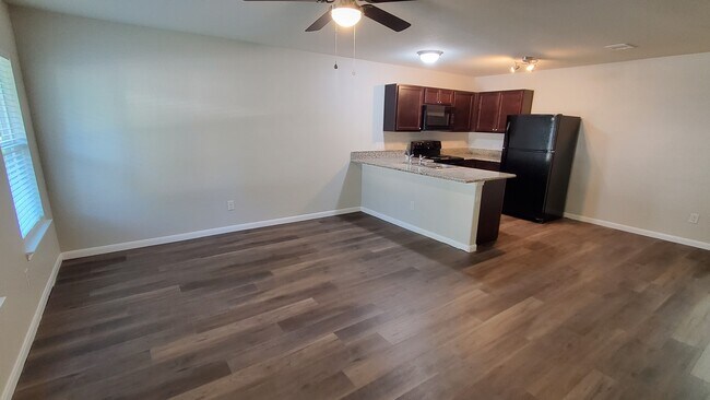 Building Photo - 609 Cedar Point Dr