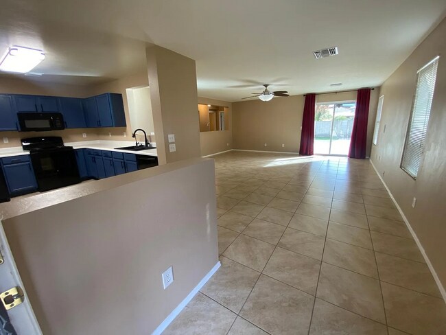 Foto del edificio - 9324 N Red Diamond Ave