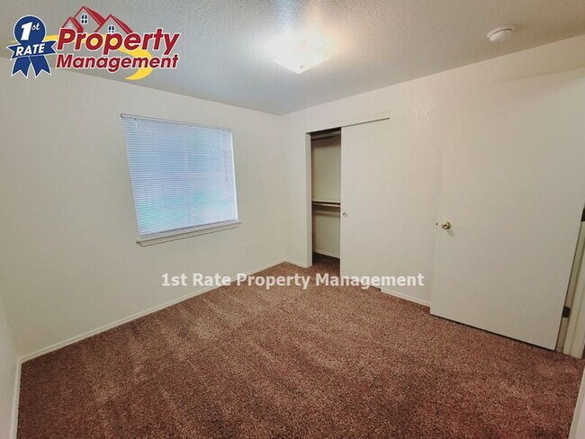 Building Photo - 3116 N Esquire Dr