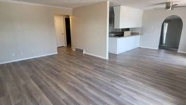Building Photo - 994 S Coral Pl