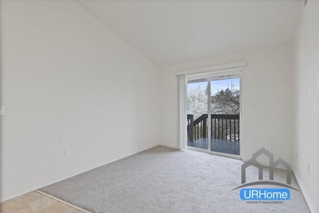 Interior Photo - 120 SE 143rd Ave