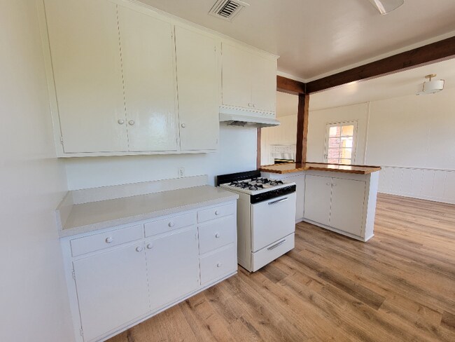 Foto del edificio - 7258 Allott Ave