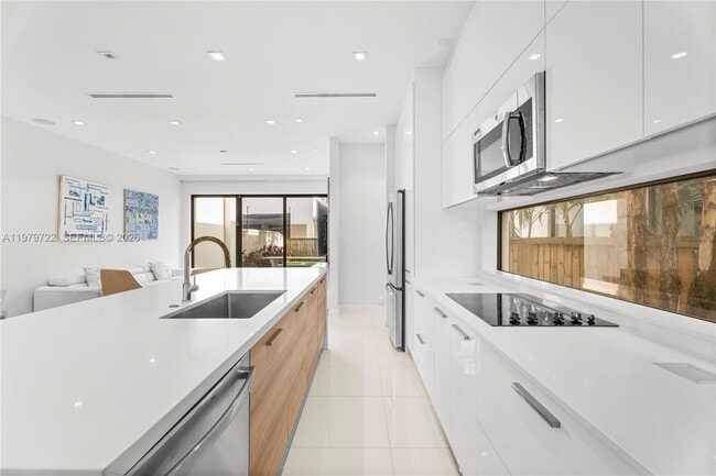 Building Photo - 3276 Day Ave