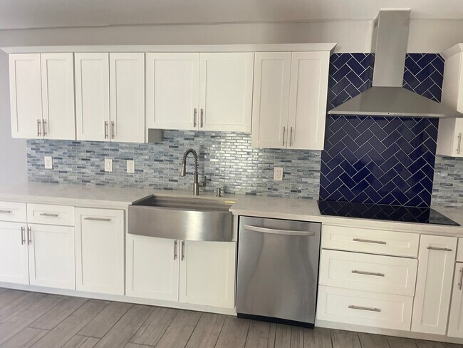 Building Photo - 5100 El Jardin Cir