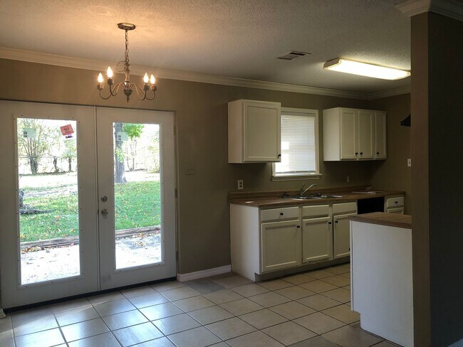 Building Photo - $250 OFF MOVE IN SPECIAL for this Keithvil...