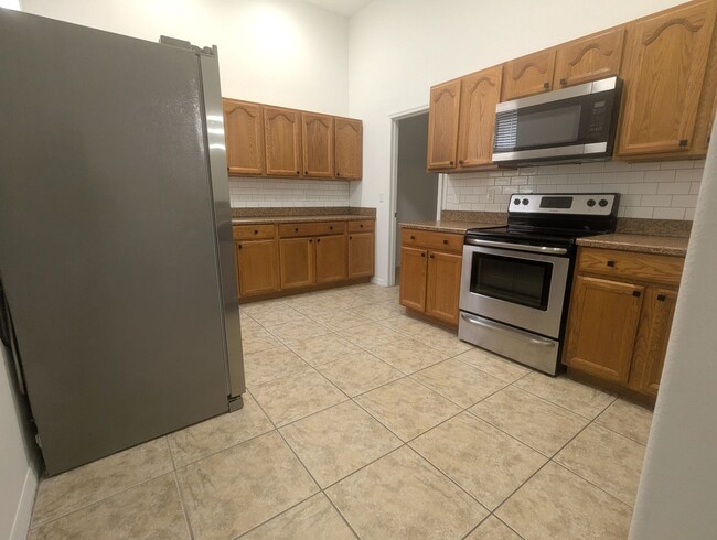 Building Photo - AVAILABLE NOW! 3 Bedroom, 2 Bath with Priv...