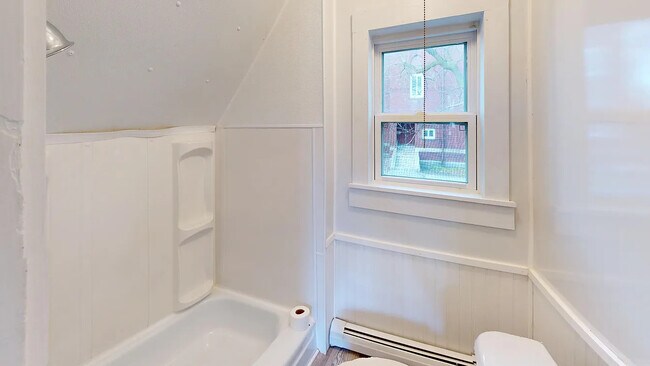 Upstairs Bathroom - 122 Holland St