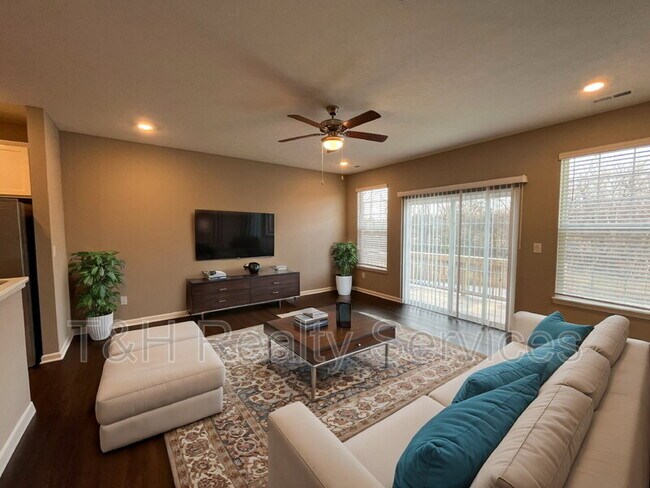 Building Photo - 5640 Brownstone Dr