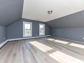 Building Photo - 10 Clinton St