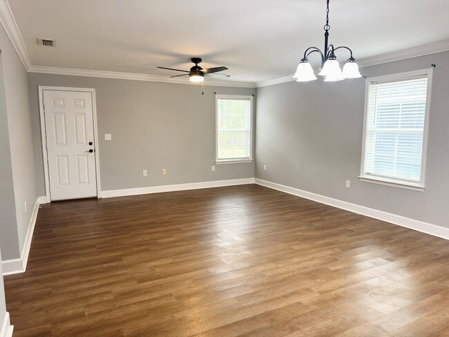 Building Photo - 105 Pinecrest Blvd