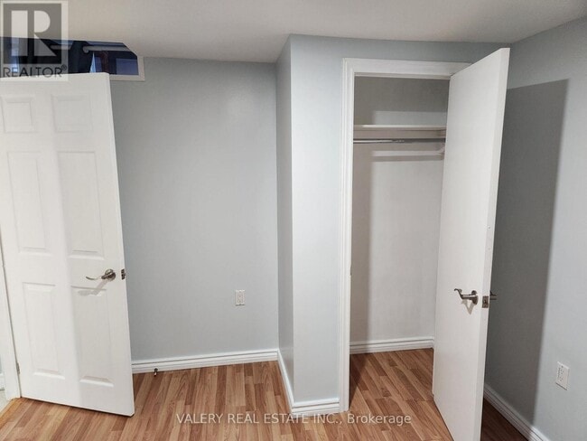 Building Photo - 28 Iles St
