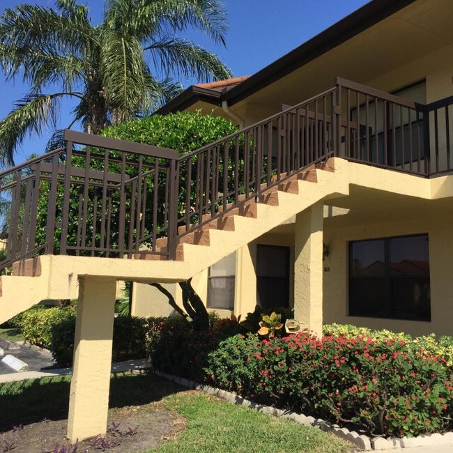 Foto del edificio - 4700 Lucerne Lakes Blvd W