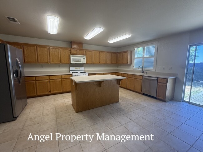 Building Photo - 1245 Oak Haven Way
