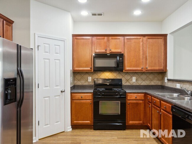 Foto del edificio - 3 Bedroom, 2.5 bathroom (with summer move ...