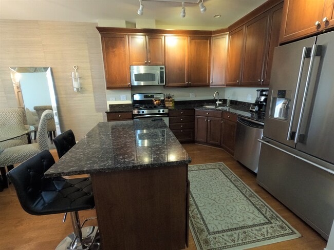Kitchen-All Stainless Steel - 5556 N Sheridan Rd