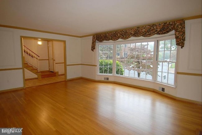 Building Photo - 5 br, 3.5 bath House - 6716 Baron Rd