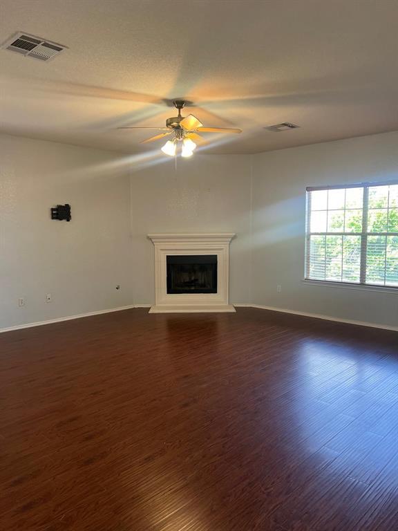 Foto del edificio - 1318 Willow Bluff Dr
