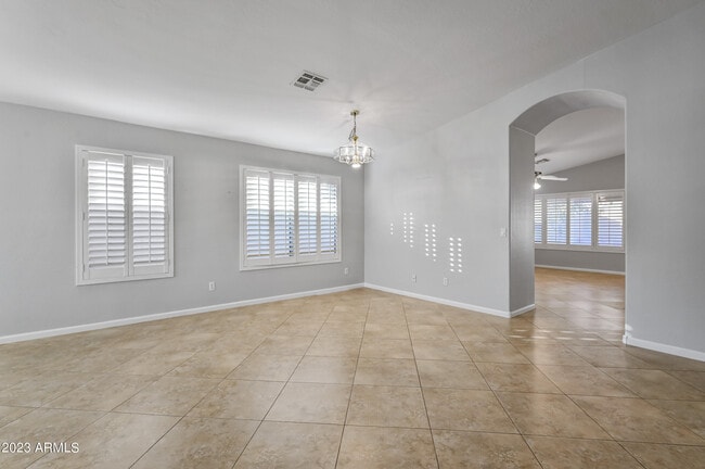 Building Photo - 4728 E South Fork Dr