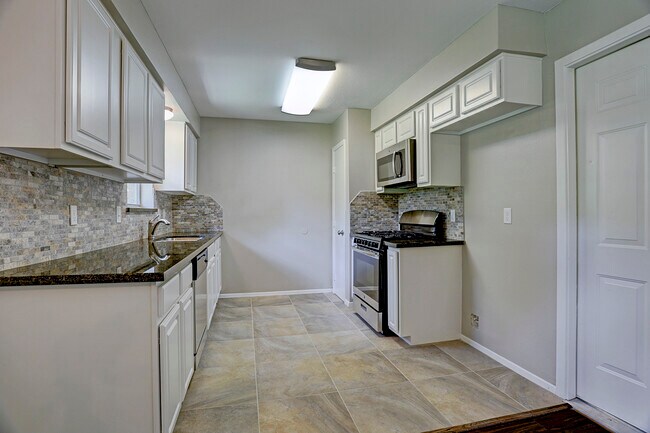 Foto del edificio - 6015 Dawnridge Dr