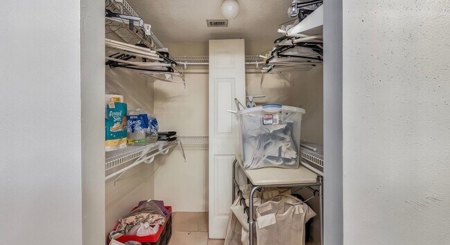 Foto del edificio - 2355 SW 15th St