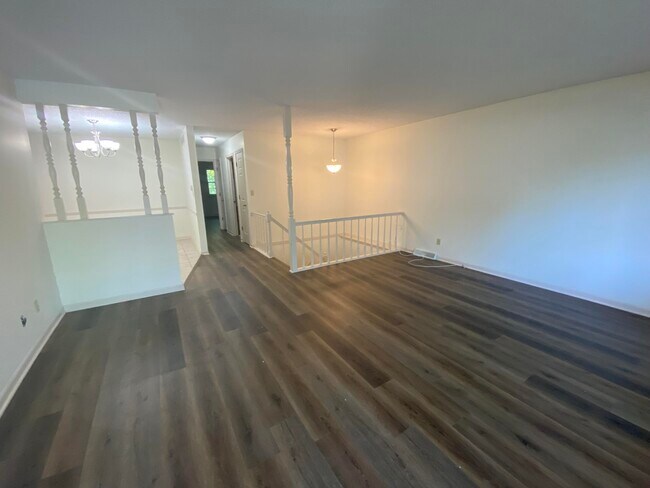 Foto del edificio - 1309 W Lexington Cir