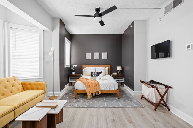 Building Photo - 230 E 9th St