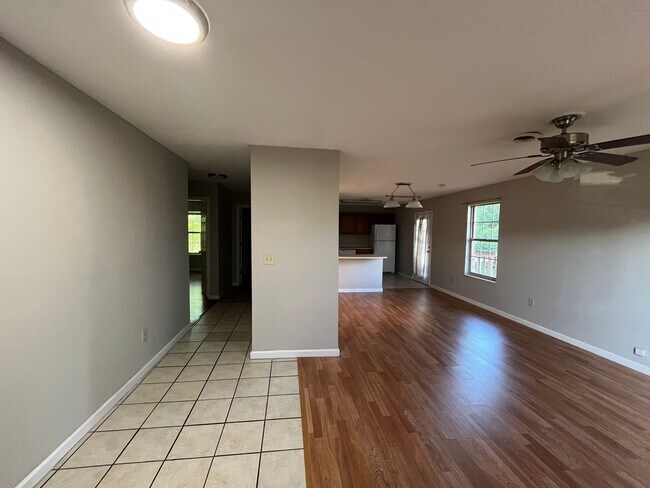 Foto del edificio - 1611 Meadow Spring Dr