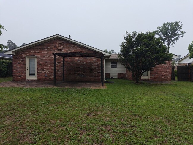 Building Photo - Nice Home in Evans close to everything!
