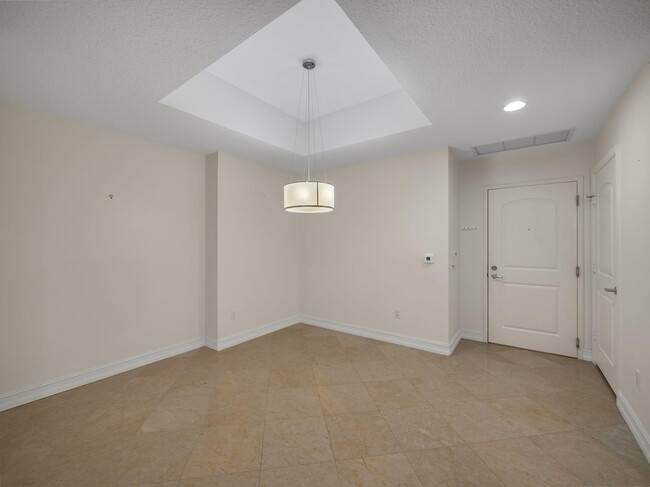 Building Photo - 701 S Olive Ave