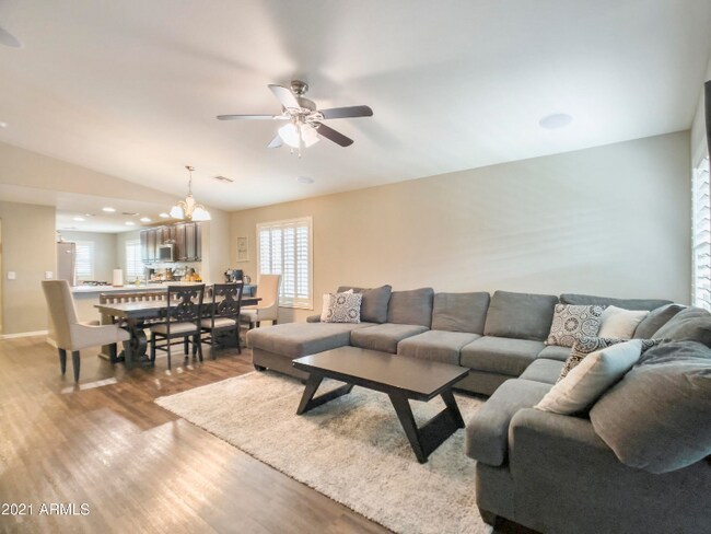 Foto del edificio - 2213 E Stacey Rd