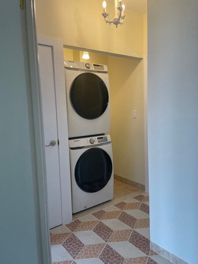 Foto del edificio - 1535 E 31st St