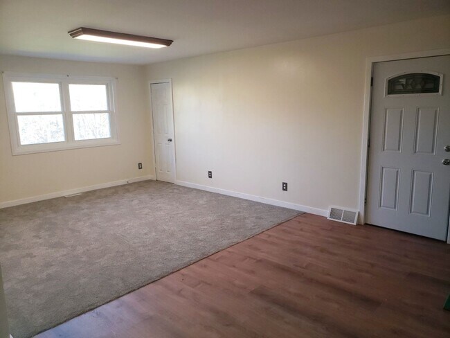 Foto del edificio - 1297 FRYE'S GROVE Ln