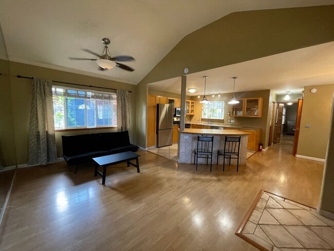 Building Photo - 3 Bedroom House in Kahana
