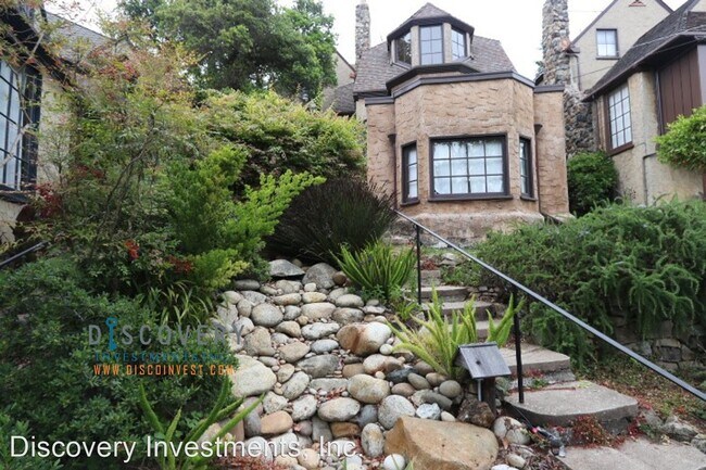 Building Photo - 3 br, 2.5 bath House - 1943 Yosemite Road