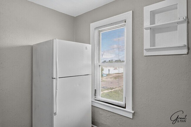 Building Photo - 13528 Ardmore St