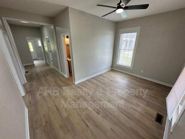 Foto del edificio - 313 W Market St