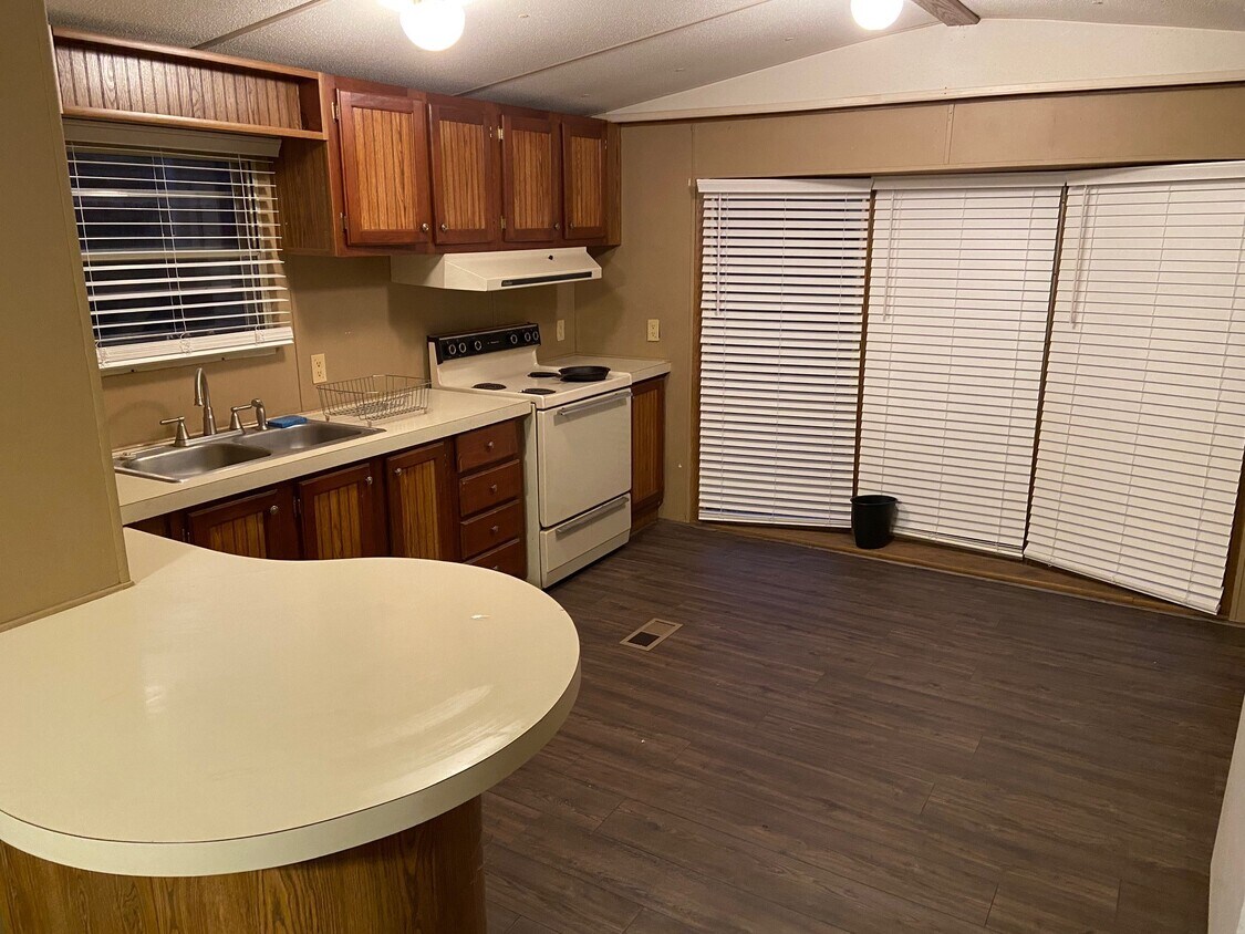 Kitchen - 3182 Bowker Rd