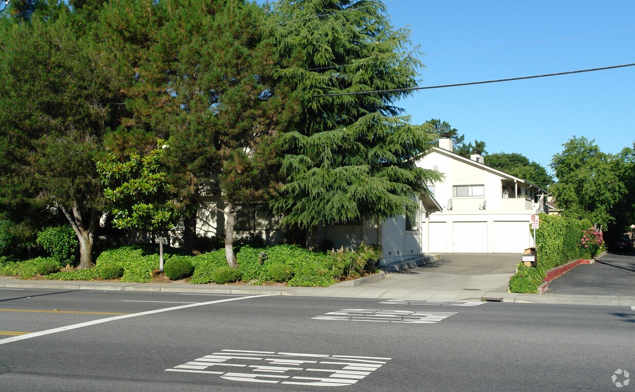 Building Photo - 1009 Wolfe Rd