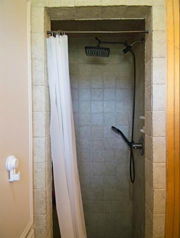Foto del edificio - 428 Meadow Ln