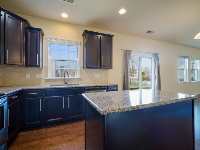 Foto del edificio - 1089 Wallace Lake Rd