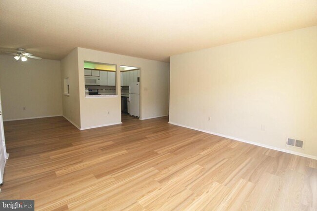 Foto del edificio - 7 Joyner Ct
