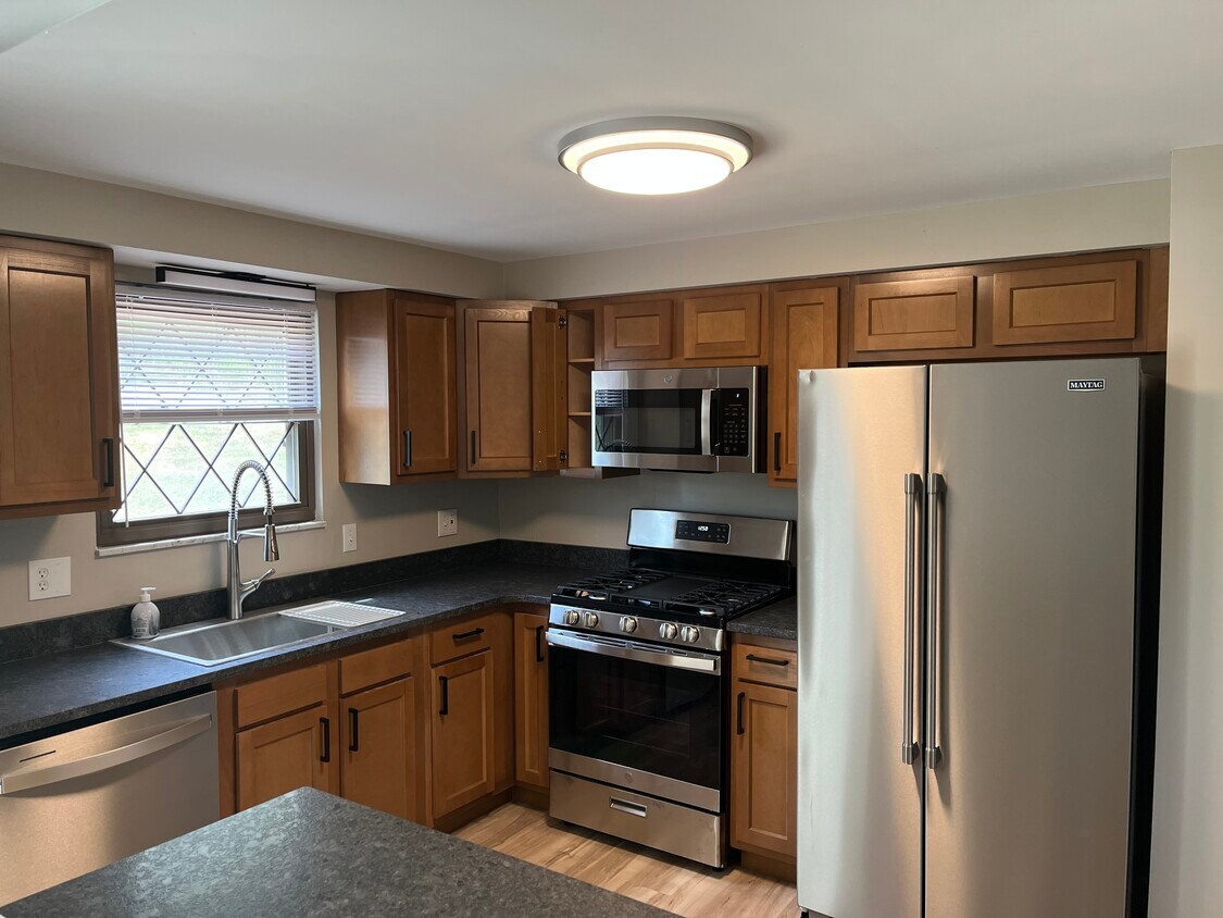 Kitchen with all new appliances. - 608 Sangree Rd