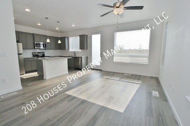 Building Photo - Modern townhouse in a Cozy Community. 50% ...