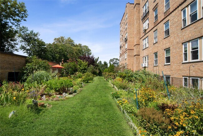 Building Photo - 490 Bleeker Ave