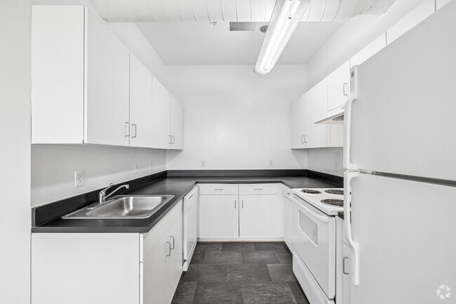 2x2-L- 1,093SF - Kitchen - Cayuga Place